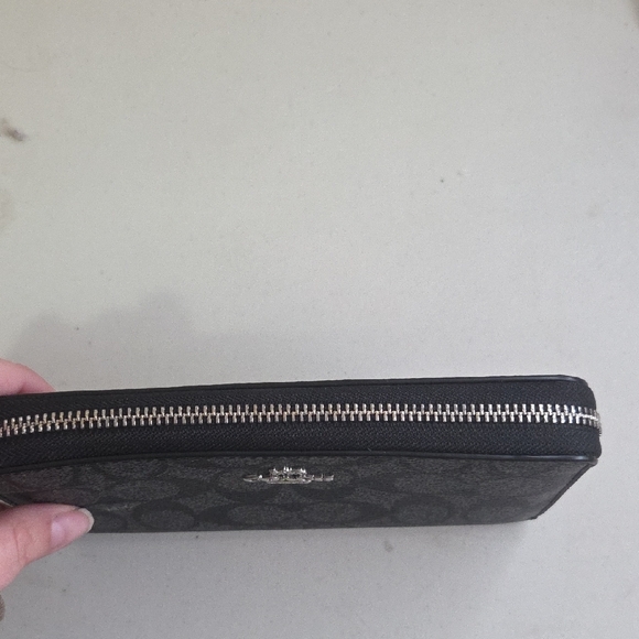 Coach Black and Gray Signature Wallet - Picture 2 of 8